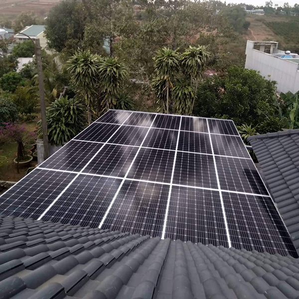 Khách hàng đã lắp pin năng lượng điện mặt trười áp mái