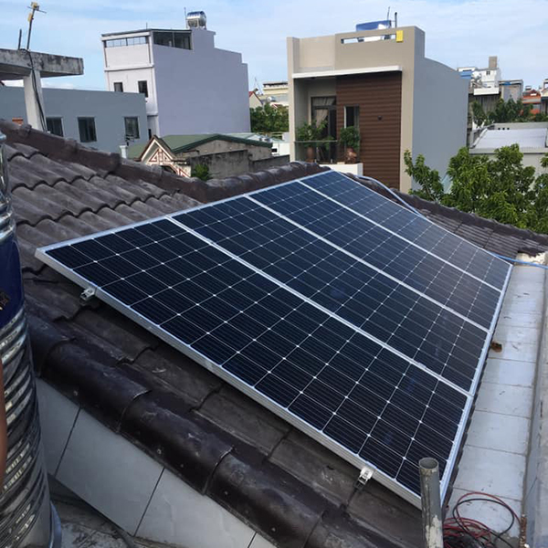 Khách hàng đã lắp pin năng lượng điện mặt trười áp mái